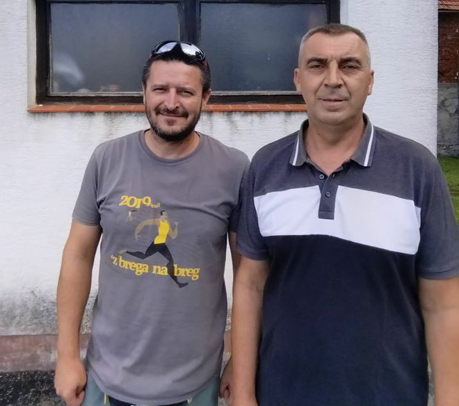 Tihomir Djedović i Darko Štampf ispred Planinarskog doma Petrov vrh/Foto: Andrea Turić
