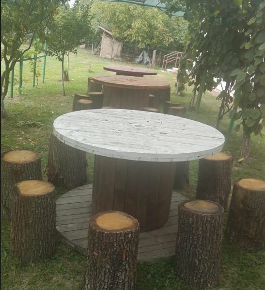 Cijeli red klupa i stolica/Foto: Sanja Vranješević
