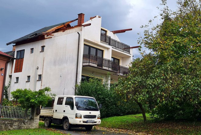 Kuća koja je ostala bez dijela krova/Foto: BBŽ
