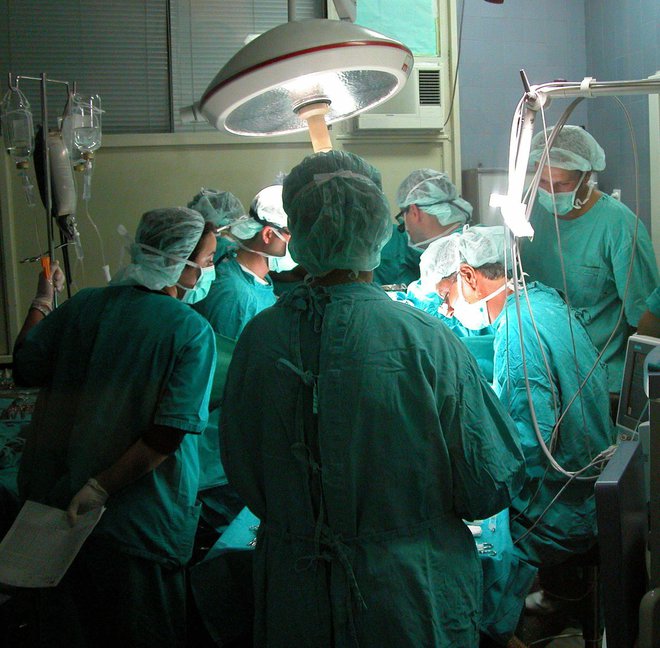 Sam postupak obavljaju usko specijalizirani kirurzi na klinikama koji dolaze u bjelovarsku bolnicu i vrše eksplantaciju organa te procjenu istih. Njih koordinira Ministarstvo zdravstva/Foto: B. Slavica/CROPIX (ilustracija)
