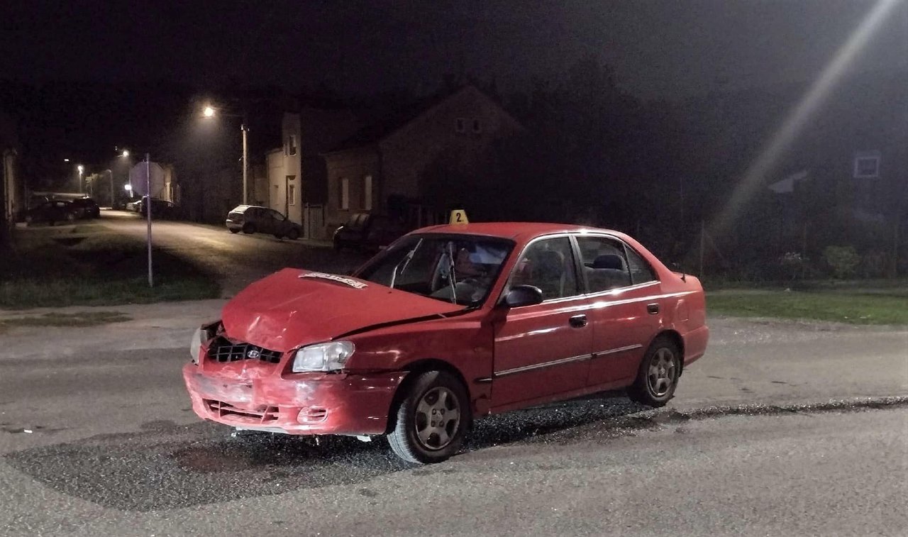 Fotografija: Nesreću je skrivio vozač crvenog Hyndaija/Foto: snimio čitatelj
