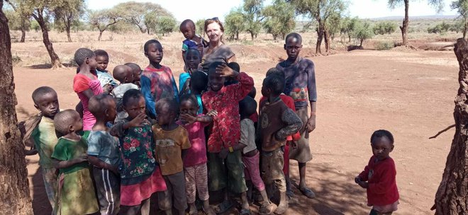 Zajednička fotografija s djecom Masaia/Foto: Privatni album Zdenka Zvonarek
