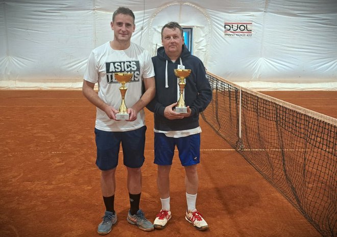 Siščani Matej Dumbović (lijevo) i Goran Perković (desno), pobjednici u kategoriji profesionalaca /Foto: TK Pakrac
