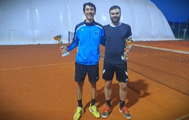 Amaterski pobjednici Rosić (lijevo) i Ajman kojemu je ova pobjeda puno značila/Foto: TK Pakrac
