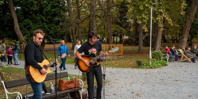 Antonio Mik i Josip Martinović bili su zaslužni za sjajnu glazbu u parku/Foto: Predrag Uskoković/Grad Daruvar
