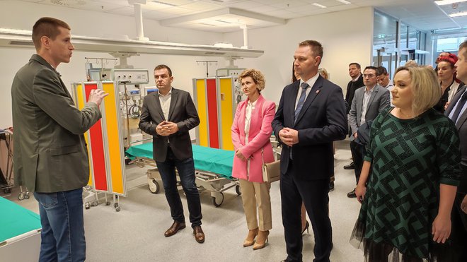 Bolnicu su obišli župan, gradonačelnik, ravnateljica i ostali suradnici/ Foto: Deni Marčinković
