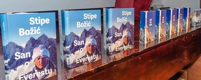 Građani su mogli kupiti knjige autora Ranka Dragičevića i Stipe Božića/Foto: Davor Kirin-Photography
