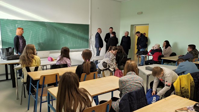 Župan Marušić, načelnik Prišćan i suradnici obišli su školu/ Foto: Deni Marčinković
