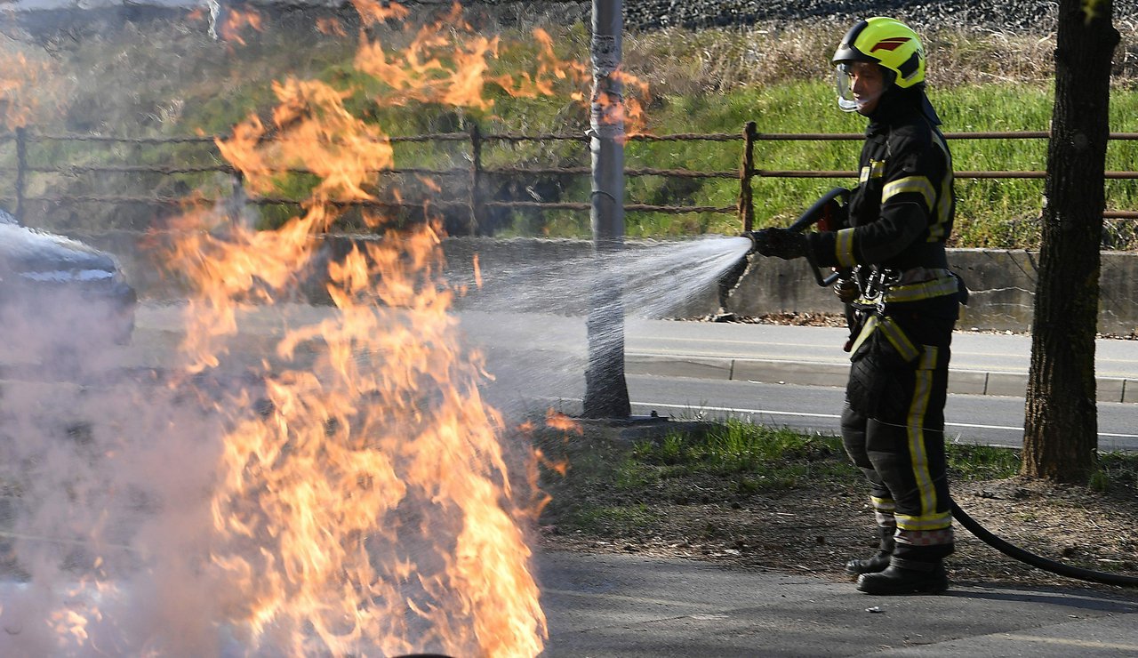 Fotografija: 
Čovjek se slučajno prolio benzinom po rukama i nogama pa se nakon toga zapalio, izgorjelo i pola kotlovnice/Foto: Ronald Gorsic/CROPIX

