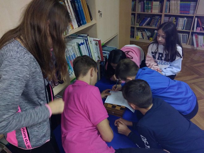 Djeca su imala videopoziv s učenicima  iz OŠ Vladimira Nazora u Čepinu/Foto: ČOŠ Josipa Ružičke Končanica
