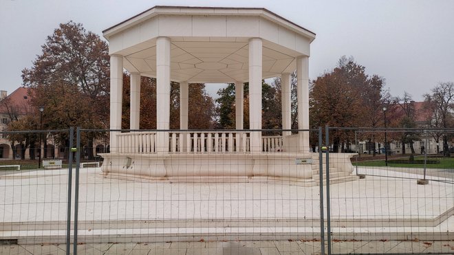 Paviljon je od bračkog kamena, kaže Hrebak/ Foto: Deni Marčinković
