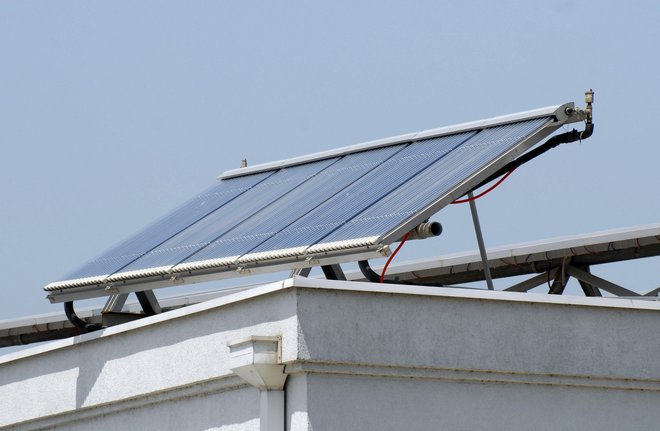 Mijenjaju se i pravila za postavljanje solarnih panela na krovove zgrada/Foto: Denis Jerković/CROPIX
