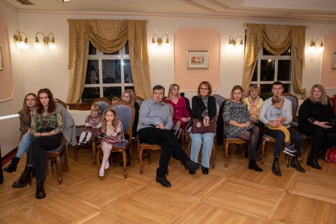 Podrška obitelji tokom revije/Foto: Predrag Uskoković/Grad Daruvar

