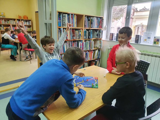 Osim na radionice, djeca u knjižnici sudjeluju u raznim aktivnostima/Foto: Pučka knjižnica i čitaonica Daruvar
