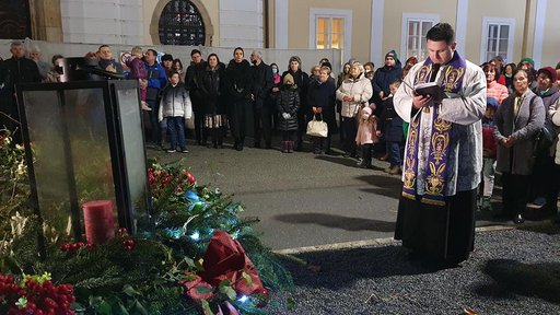 Prvu adventsku svijeću u središtu Bjelovara danas će upaliti djeca iz KUD-a Bjelovar