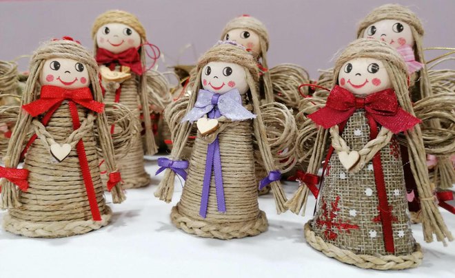 Unikatni anđeli od špage lijep su dar za najmilije/Foto: Janja Čaisa
