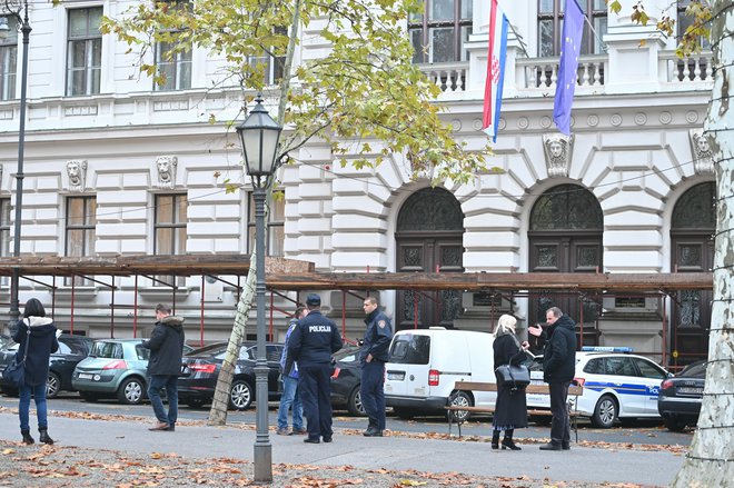 Policija ispred Vrhovnog i Trgovačkog suda u Zagrebu zbog dojave o bombi/Foto: Vanesa Pandzic/CROPIX
