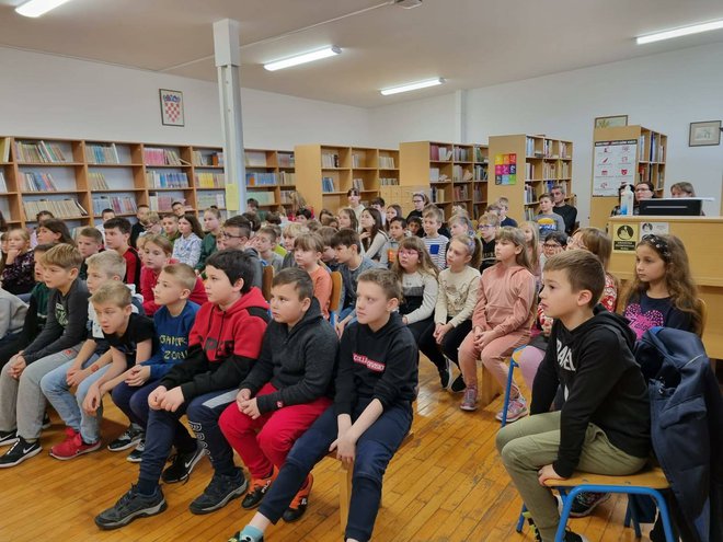 29.11. predavanje u Osnovnoj školi u Garešnici/Foto: PD Petrov vrh
