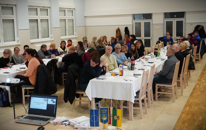 Početna konferenecija održala se u Hrvatskom domu u Siraču/Foto: Nikica Puhalo/MojPortal.hr
