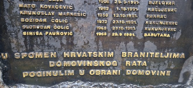 Ime branitelja Siniše Paunovića upisano na spomenik/ Foto: Grad Bjelovar
