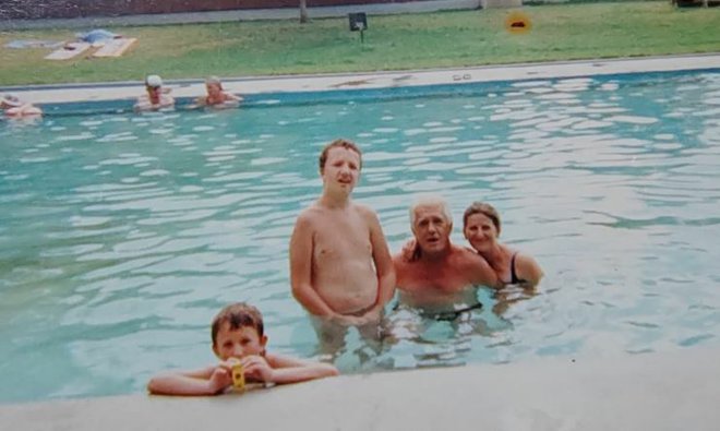 Cijela obitelj na kupanju u Krapinskim toplicama/Foto: Privatni album