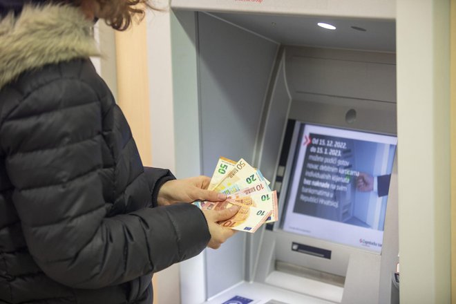 Bankomati sada isplaćuju eure/Foto: Vladimir Dugandžić/CROPIX