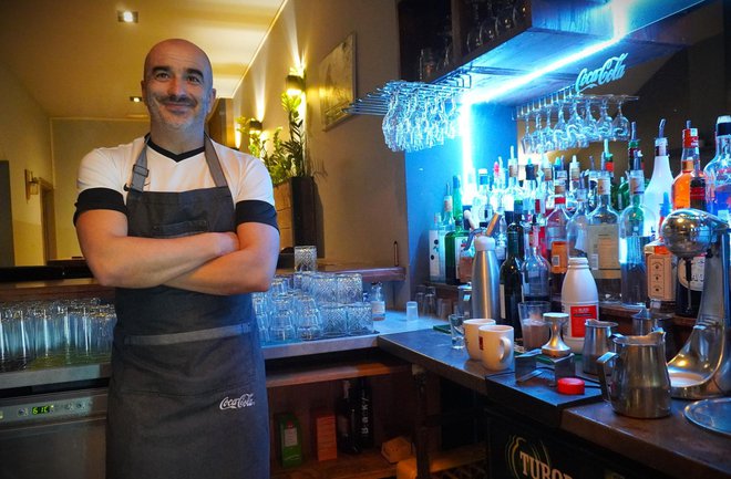 Bruno Marić sa dvojicom partnera vodi caffe bar i noćni klub u centru Daruvara//Foto: Nikica Puhalo/MojPortal.hr
