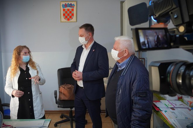 Dr. Iva Hroh sa županom Marušićem i načelnikom Općine Končanica Zlatkom Bakunićem/Foto: Nikica Puhalo/MojPortal.hr