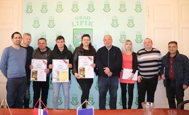 Gradonačelnik Kasana uručio je priznanja svim sudionicima natjecanja/ Foto: Compas.hr