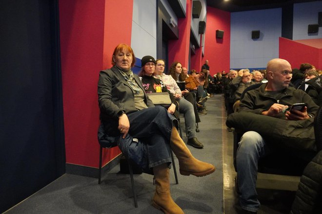 Djelatnici kina postavili su dodatne sjedalice na bočnim stranama dvorane kako bi svi zainteresirani mogli pogledati svjetsku premijeru/Foto: Nikica Puhalo/MojPortal.hr