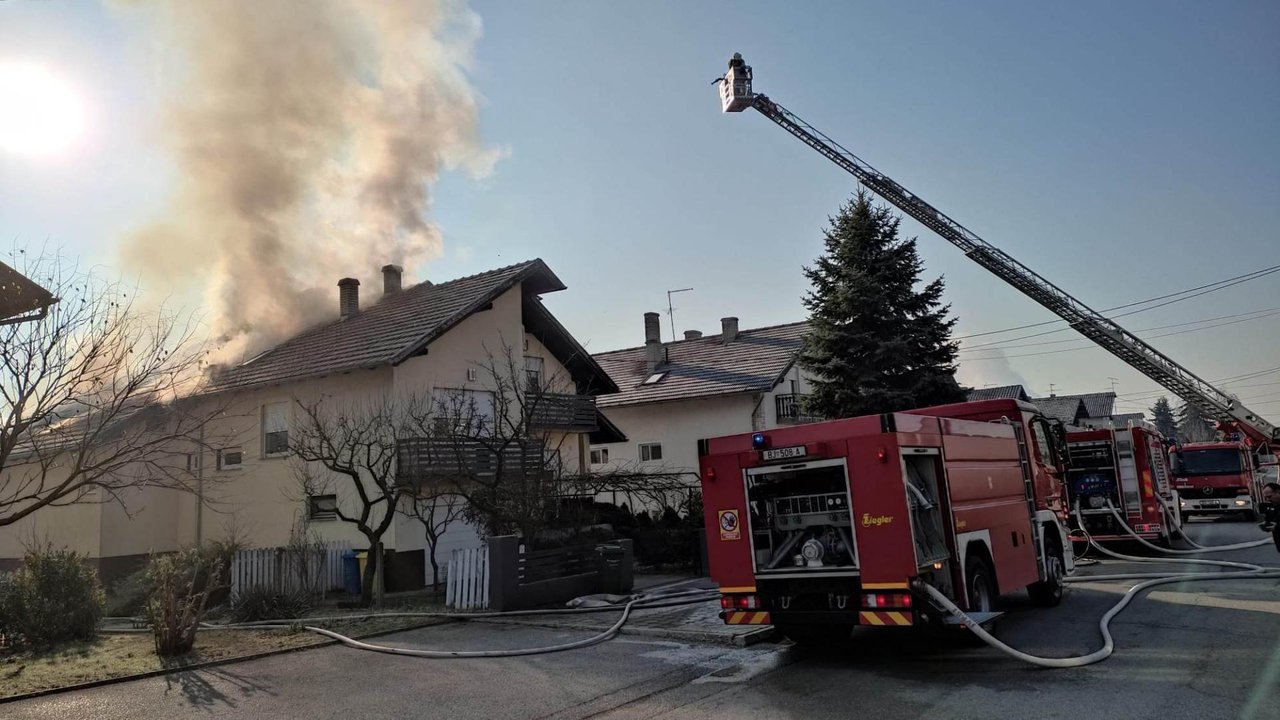 Fotografija: Požar na obiteljskoj kući uzrokovao je kvar na klima uređaju/ Foto: Deni Marčinković/MojPortal.hr