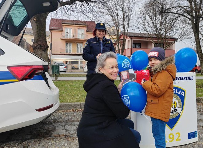 Baloni i policijski štand s bombonima najviše je obradovao malene Bjelovarčane/Foto: Martina Čapo