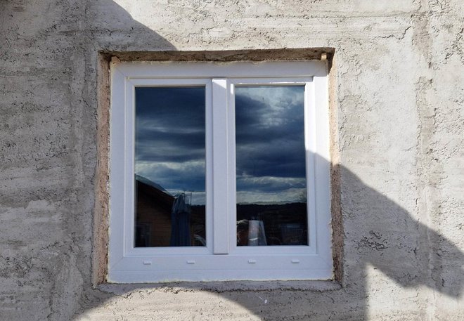 Novi prozor na ulazu u udrugu Korak dalje/Foto: Dijana Puhalo/MojPortal.hr