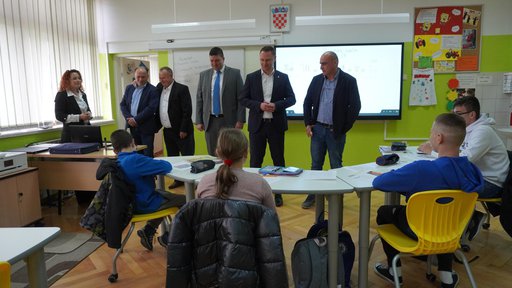 OŠ Dežanovac dobila suvremenu učionicu, župan i ravnatelj škole dogovorili ljetovanje učenika