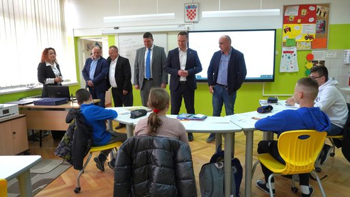 OŠ Dežanovac dobila suvremenu učionicu, župan i ravnatelj škole dogovorili ljetovanje učenika