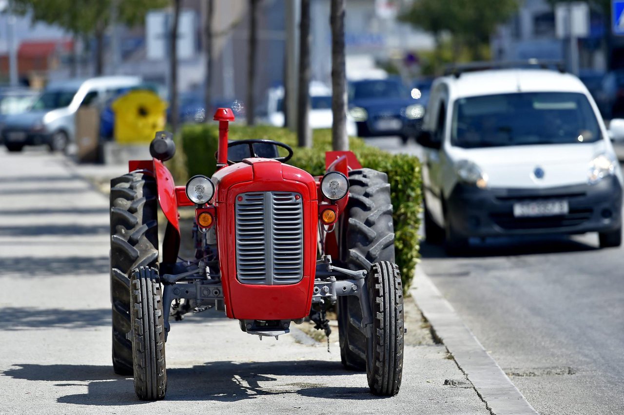 Fotografija: 
Budući da je 57-godišnjak recidivist u činjenju prometnih prekršaja, od njega je privremeno oduzet traktor/Foto: Nikola Vilic/CROPIX (Ilustarcija)