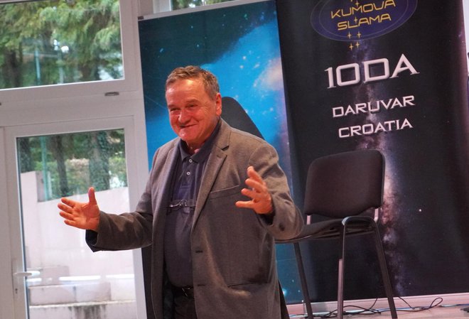 Toni Boroš, tajnik Astronomskog društva Kumova slama snimljen tijekom uvodnog obraćanja na otvorenju manifestacije/Foto: Nikica Puhalo/MojPortal.hr