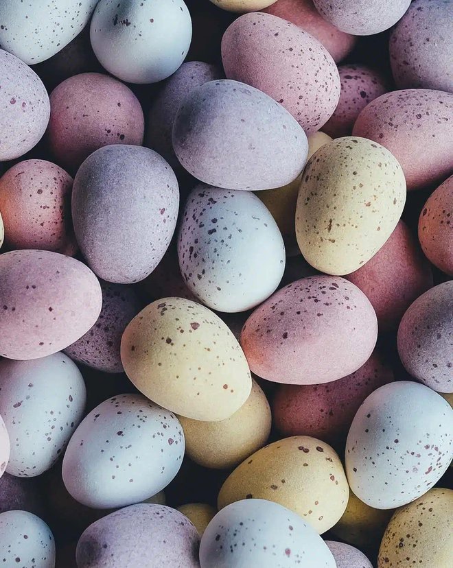 Bojanje jaja prirodnim bojama/ Foto: Unsplash