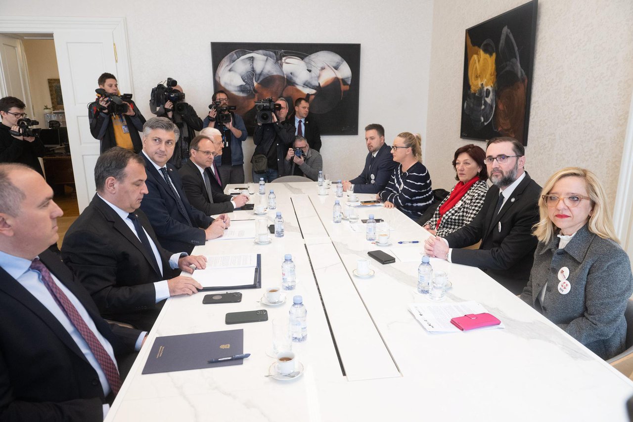 Fotografija: Premijer Andrej Plenković sastao se s predstavnicima liječnika/Foto: Goran Mehkek/CROPIX