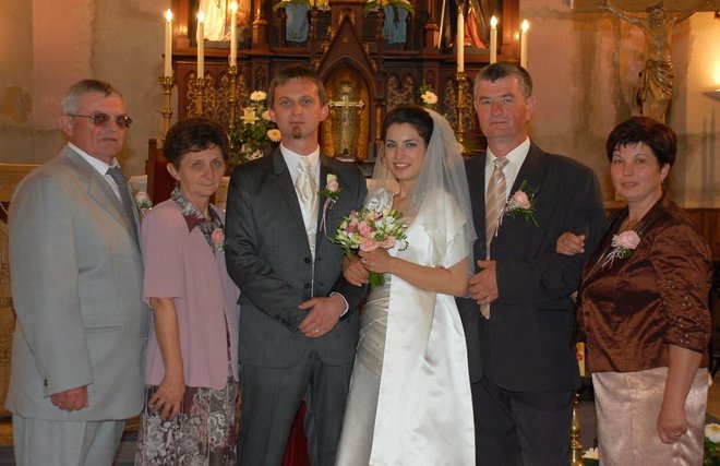 Vlatka i Dubravko s roditeljima na vjenčanju 28. 5. 2011. godine/Foto: Privatni album