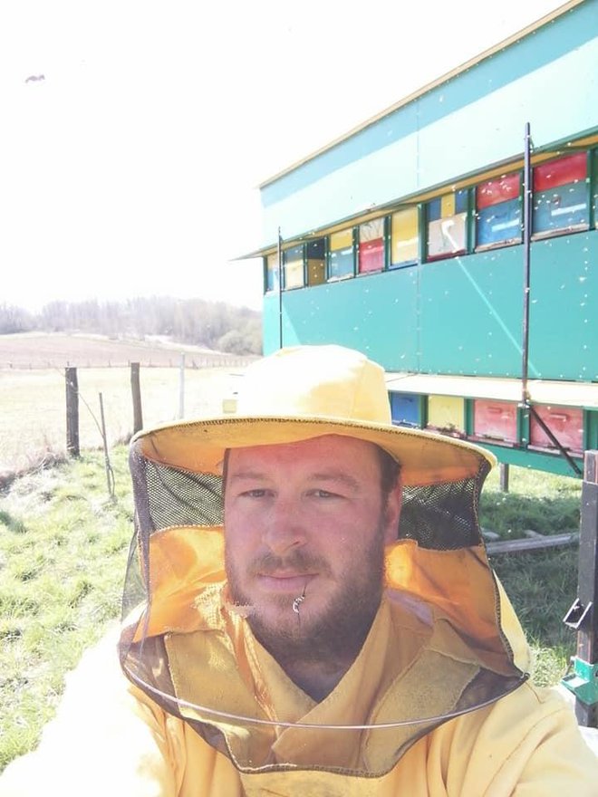 Dalibor Jareš pčelama i proizvodnjom meda bavi se od 2010. godine/Foto: Privatni album