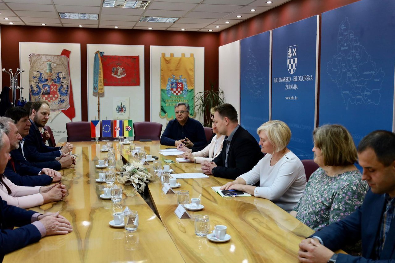 Fotografija: Župan Marušić sa suradnicima primio je delegaciju Plzenske županije/ Foto: BBŽ