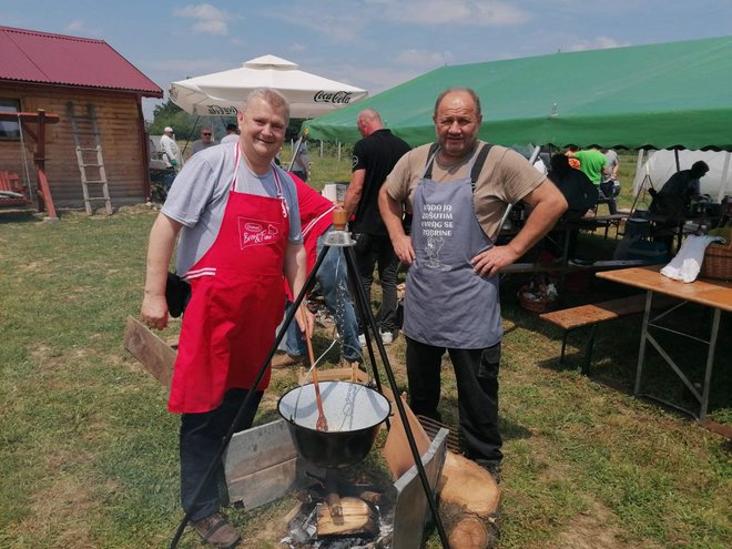 Vidno raspoloženi kuhari uživali su u druženju/Foto: Janja Čaisa