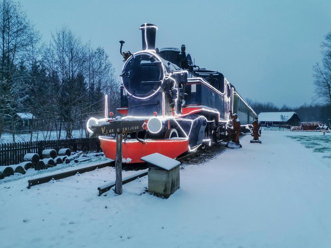 Zimi kada padne snijeg rekplika Vlaka u snijegu posebno je lijepa i privlačna /Foto: Matej Trošćan
