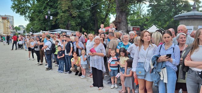Građani su nestrpljivo čekali dolazak carice/ Foto: Deni Marčinković