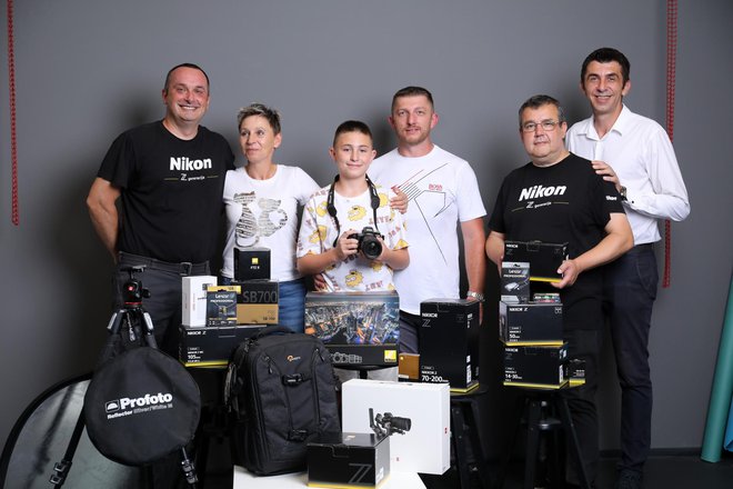 Predstavnici Nikona s Teom i njegovim roditeljima/Foto: Emica Elveđi/PIXSELL