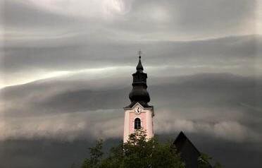 Olujni oblak iznad Pakraca prije nevremena/Foto: Čitatelj