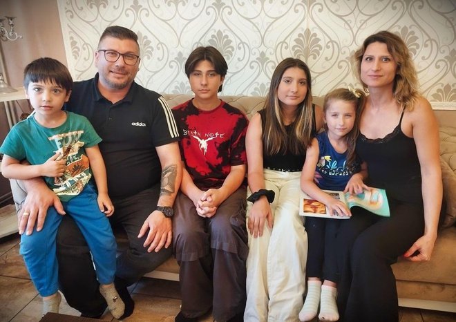 Obitelj Beluškov (s lijeva): Adrian, Ivan, Aleksandar, Anastasia, Anabela i Pale/Foto: Privatni album