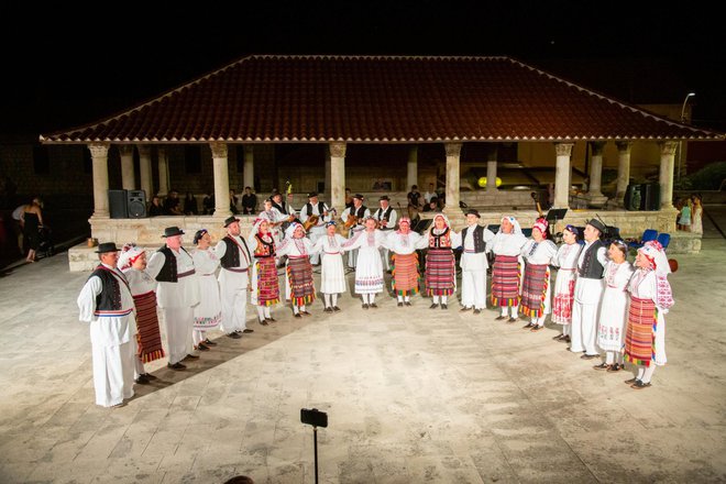 Nastup KUD-a Seljačka sloga na svečanom zatvaranju Smotre blatskog folklora/Foto: Franko Bačić, za Turističku zajednicu Općine Blato