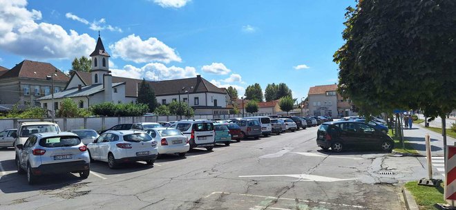 Molimo sve korisnike parkirališta da od nedjelje, 3. rujna, nakon 20 sati ne parkiraju svoje automobile na navedenom parkiralištu, kažu iz Komunalca/Foto: Deni Marčinković